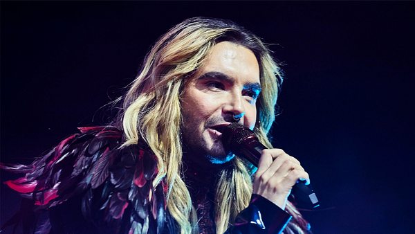 Bill Kaulitz singt  - Foto:  IMAGO / Future Image